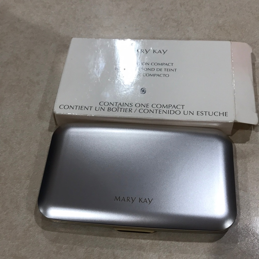 New Marykay Make up compact